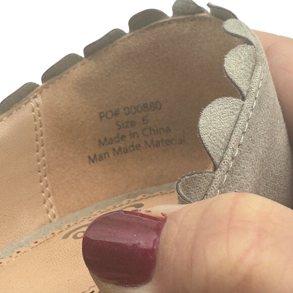 Journee Collection Scalloped Edge Suede Gray Kitten Heel Pointed Toe Pumps Size6 - Picture 8 of 8